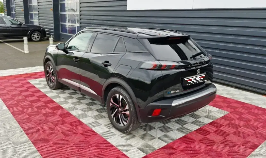 Peugeot e-2008 50 kWh Allure 3