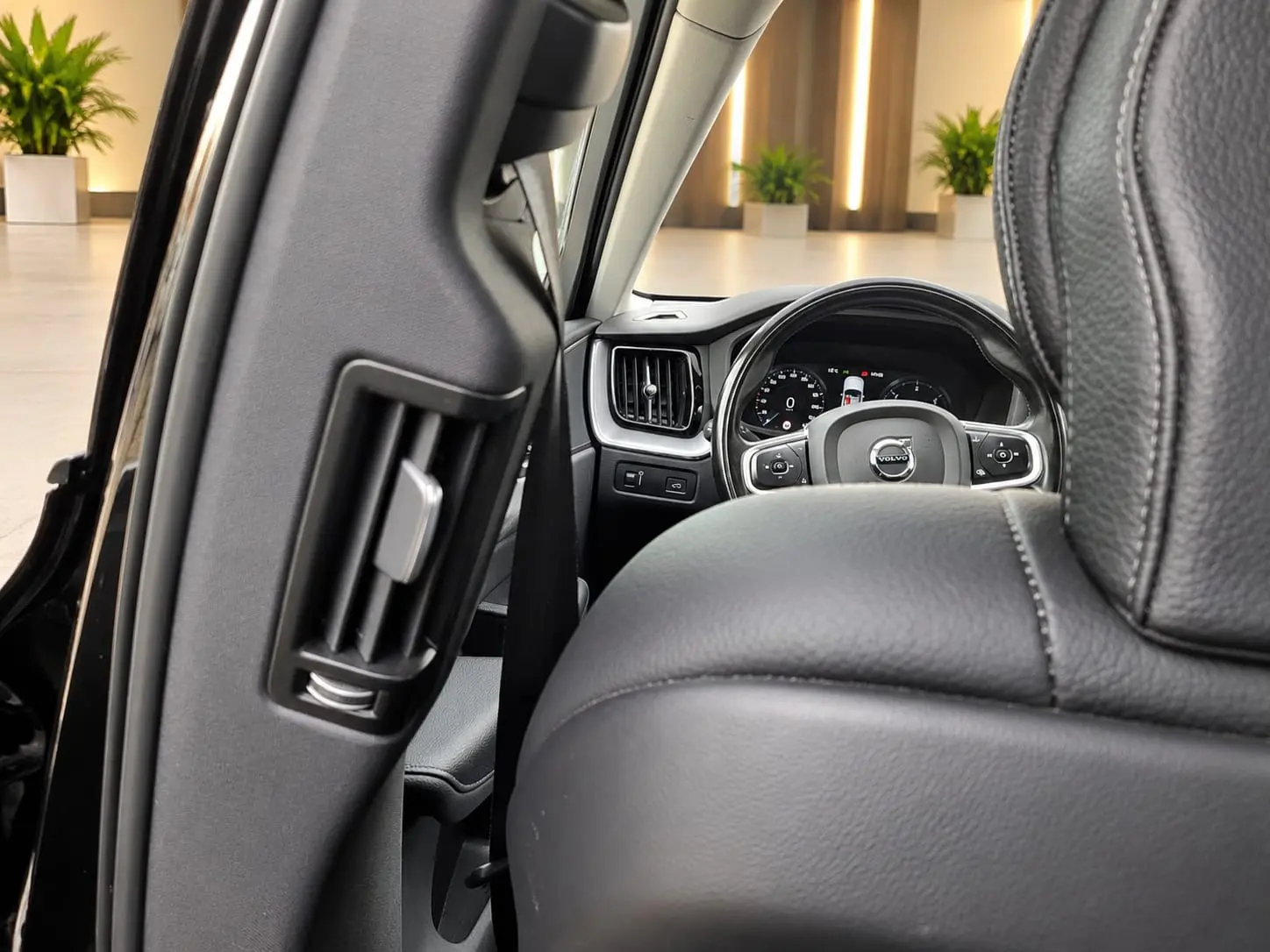 Volvo XC 60 2.0 D3 Momentum Pro 13