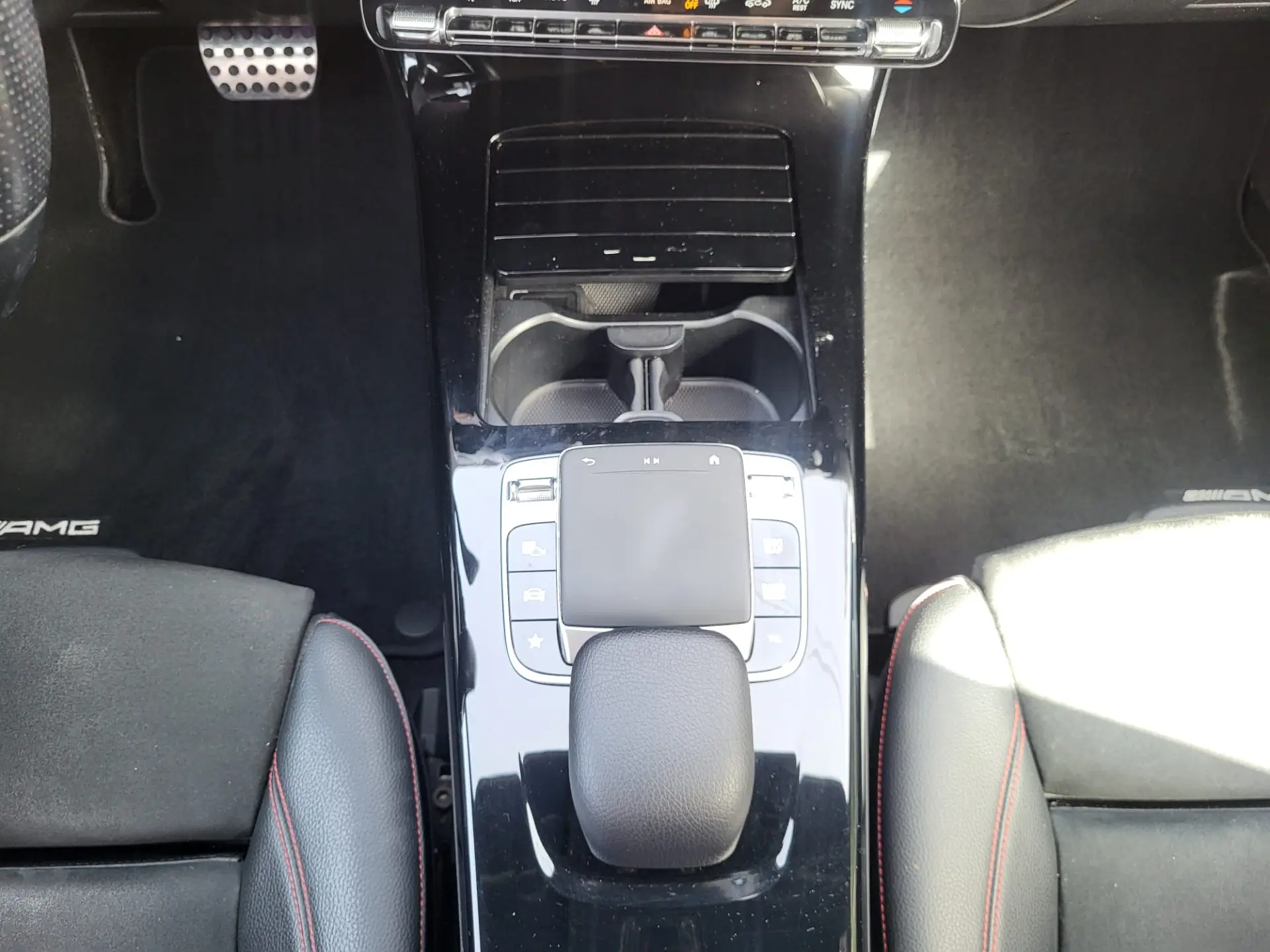 Mercedes-Benz CLA 180 CLA 180d AMG Line 14