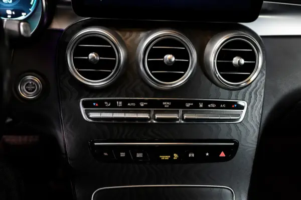 Mercedes-Benz GLC 300 e 4Matic 9G-TRONIC AMG Line 23