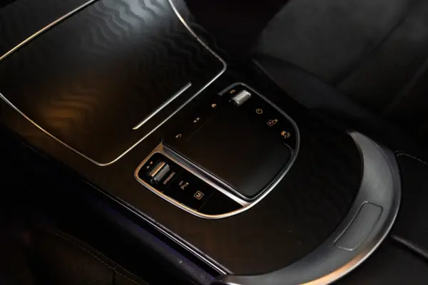 Mercedes-Benz GLC 300 e 4Matic 9G-TRONIC AMG Line 25