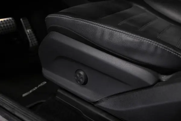 Mercedes-Benz GLC 300 e 4Matic 9G-TRONIC AMG Line 33