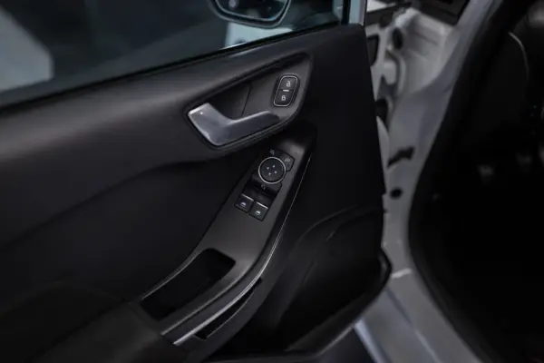 Ford Fiesta 1.0 EcoBoost ST-Line 27