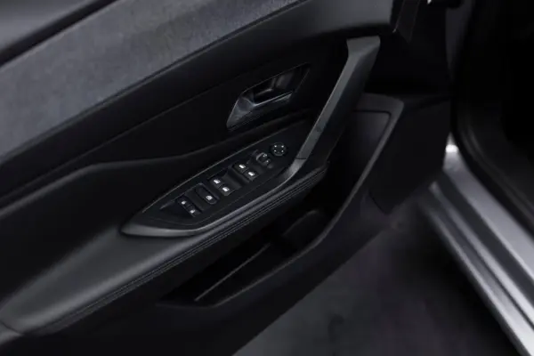 Peugeot 308 SW 1.6 Hybrid Allure Pack e-EAT8 23