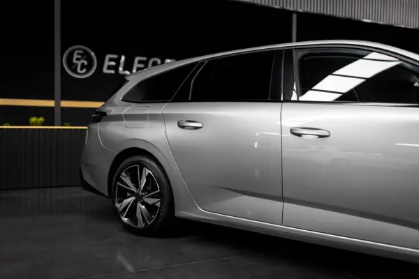 Peugeot 308 SW 1.6 Hybrid Allure Pack e-EAT8 4