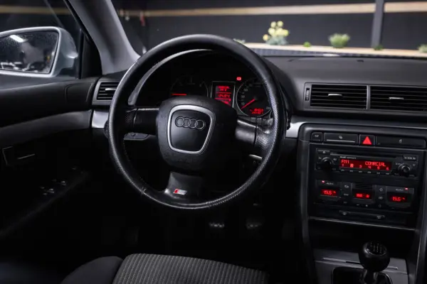Audi A4 Avant 2.0 TDI S-line 12