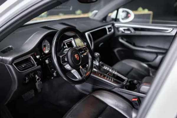 Porsche Macan S PDK 19