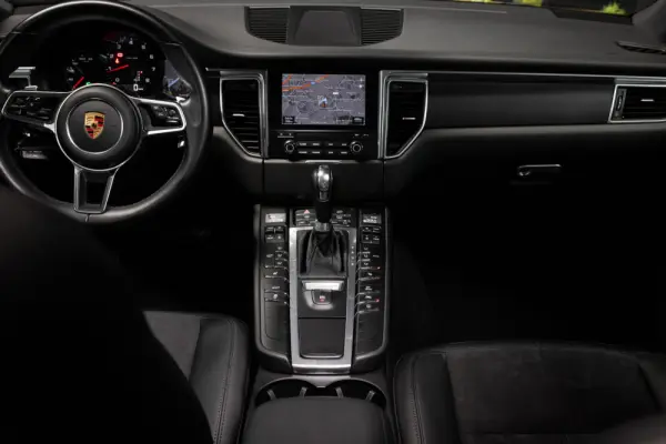 Porsche Macan PDK 17