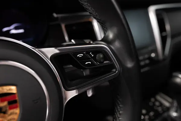 Porsche Macan PDK 19