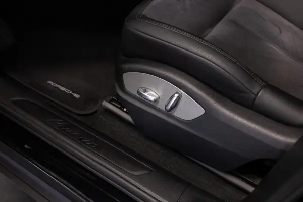 Porsche Macan PDK 33