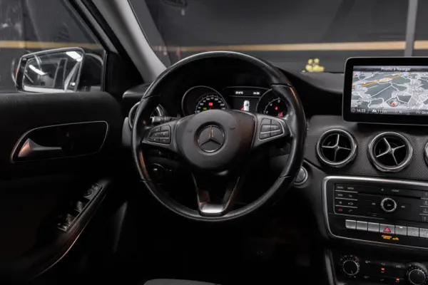 Mercedes-Benz GLA 180 Style Aut. 15