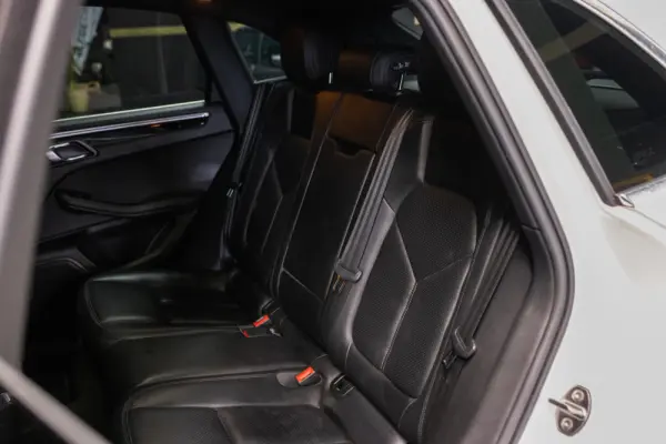 Porsche Macan S PDK 31