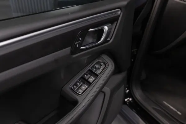 Porsche Macan PDK 31
