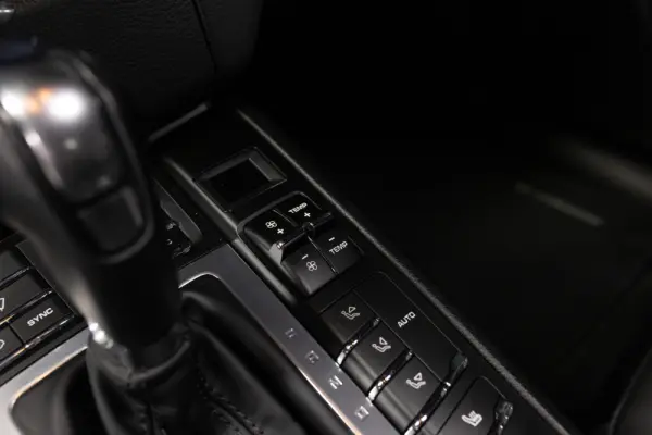 Porsche Macan PDK 27