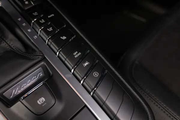 Porsche Macan PDK 26