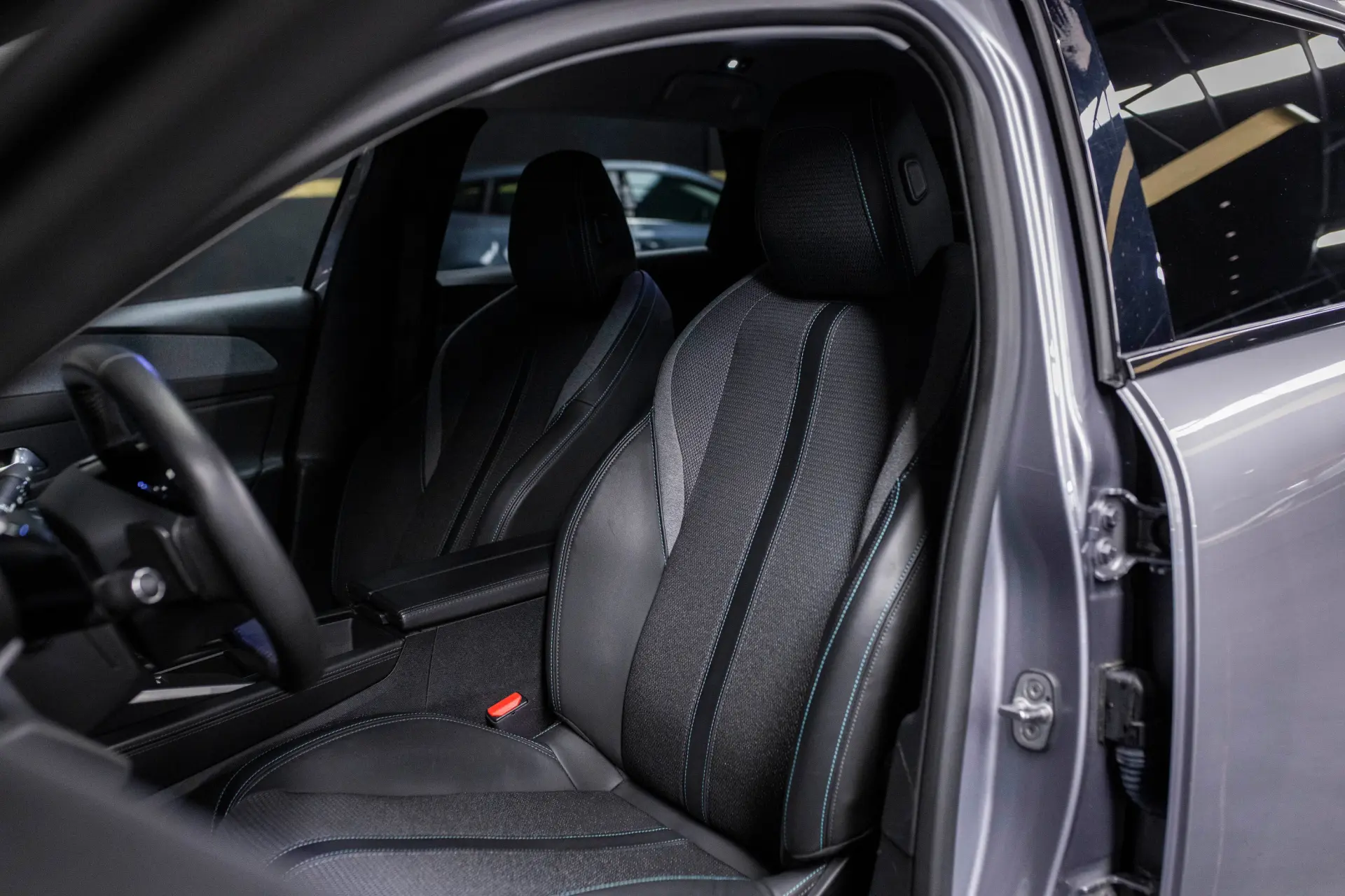 Peugeot 308 SW 1.6 Hybrid Allure Pack e-EAT8 37