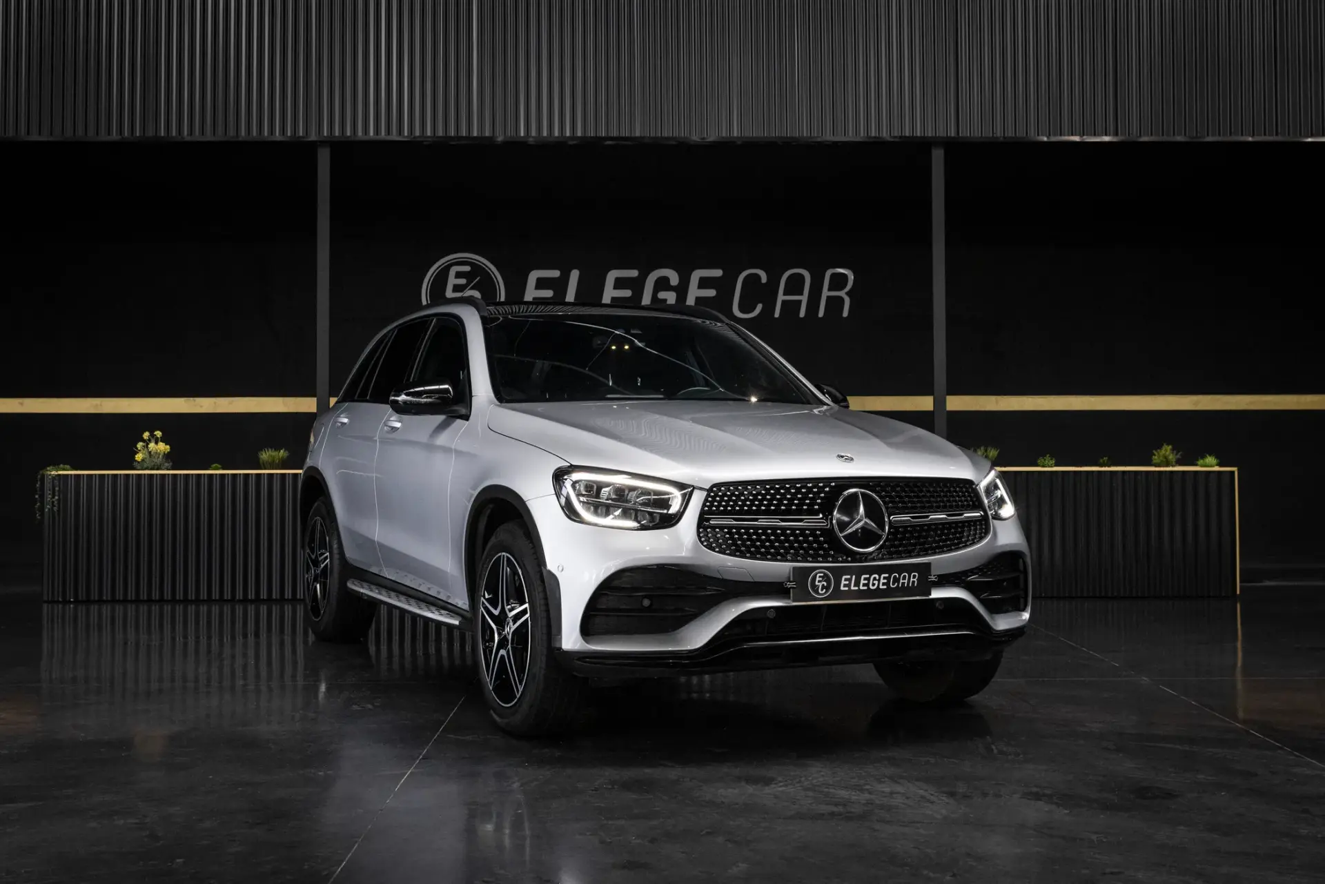 Mercedes-Benz GLC 300 e 4Matic 9G-TRONIC AMG Line 1