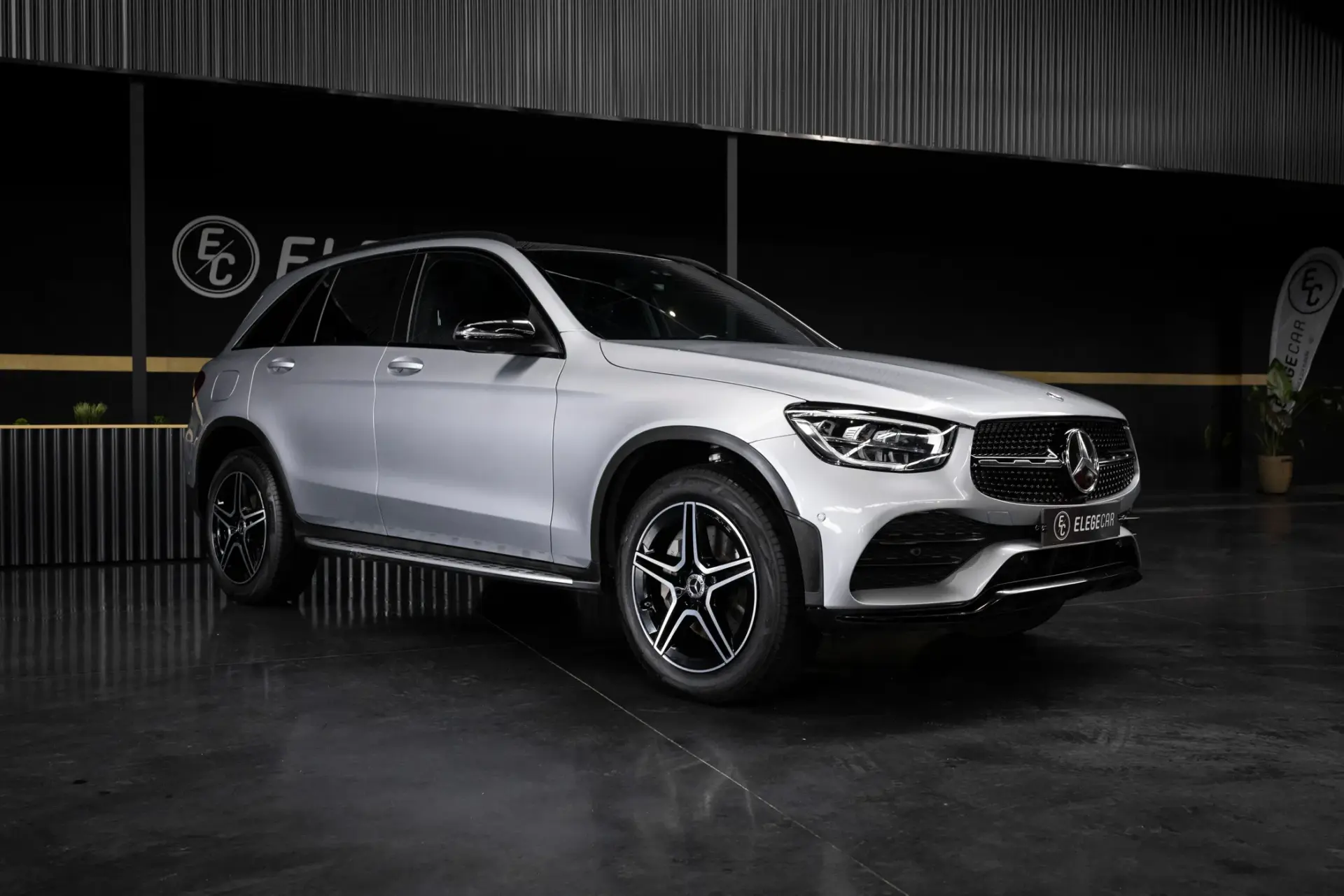 Mercedes-Benz GLC 300 e 4Matic 9G-TRONIC AMG Line 2