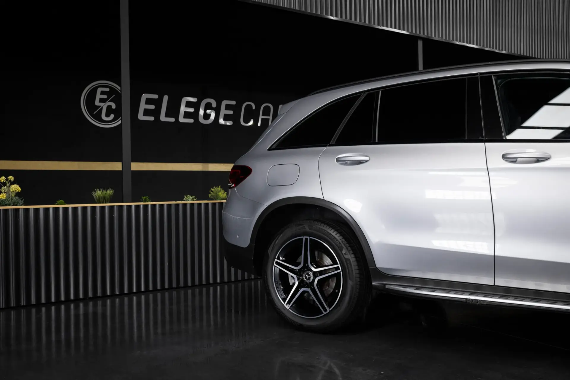 Mercedes-Benz GLC 300 e 4Matic 9G-TRONIC AMG Line 6