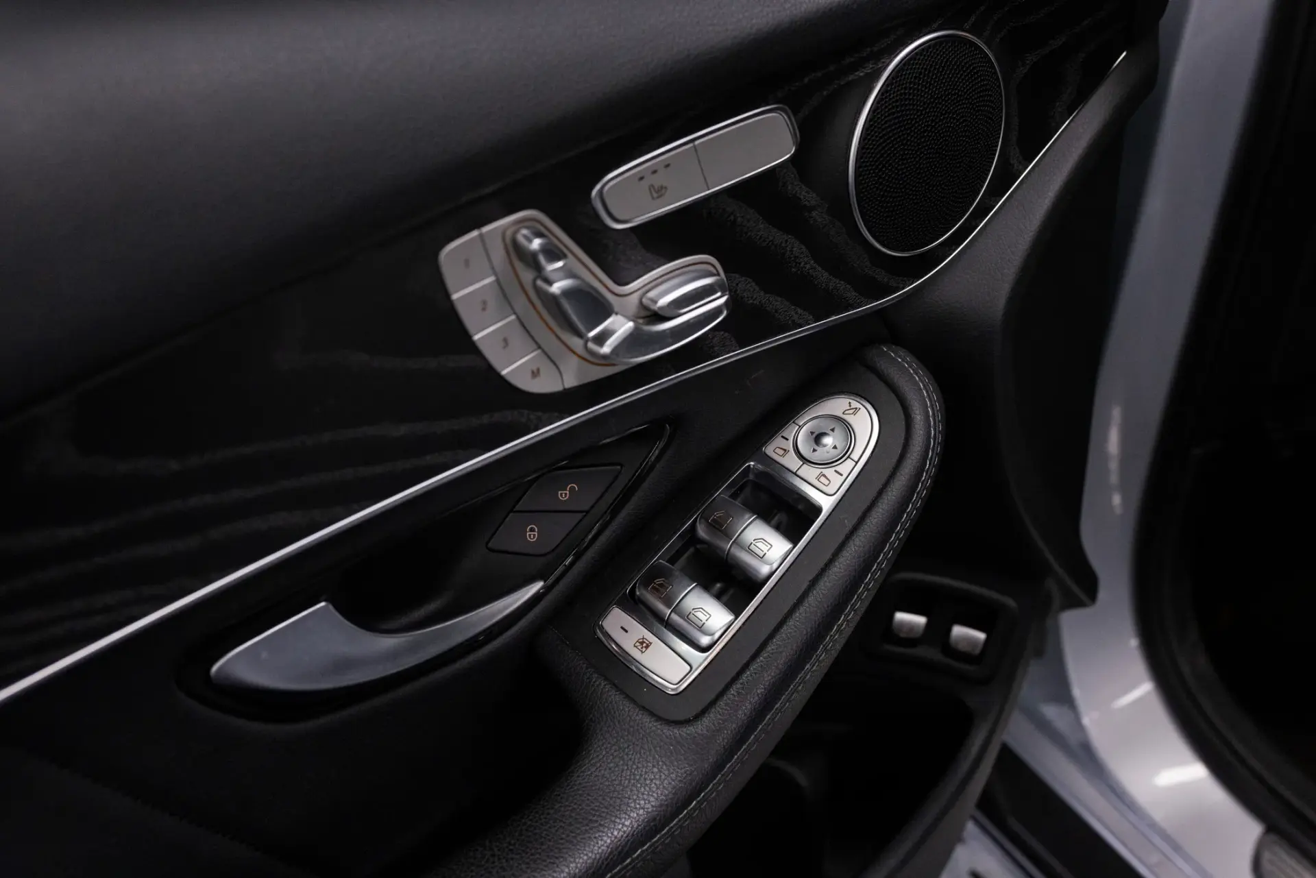 Mercedes-Benz GLC 300 e 4Matic 9G-TRONIC AMG Line 19