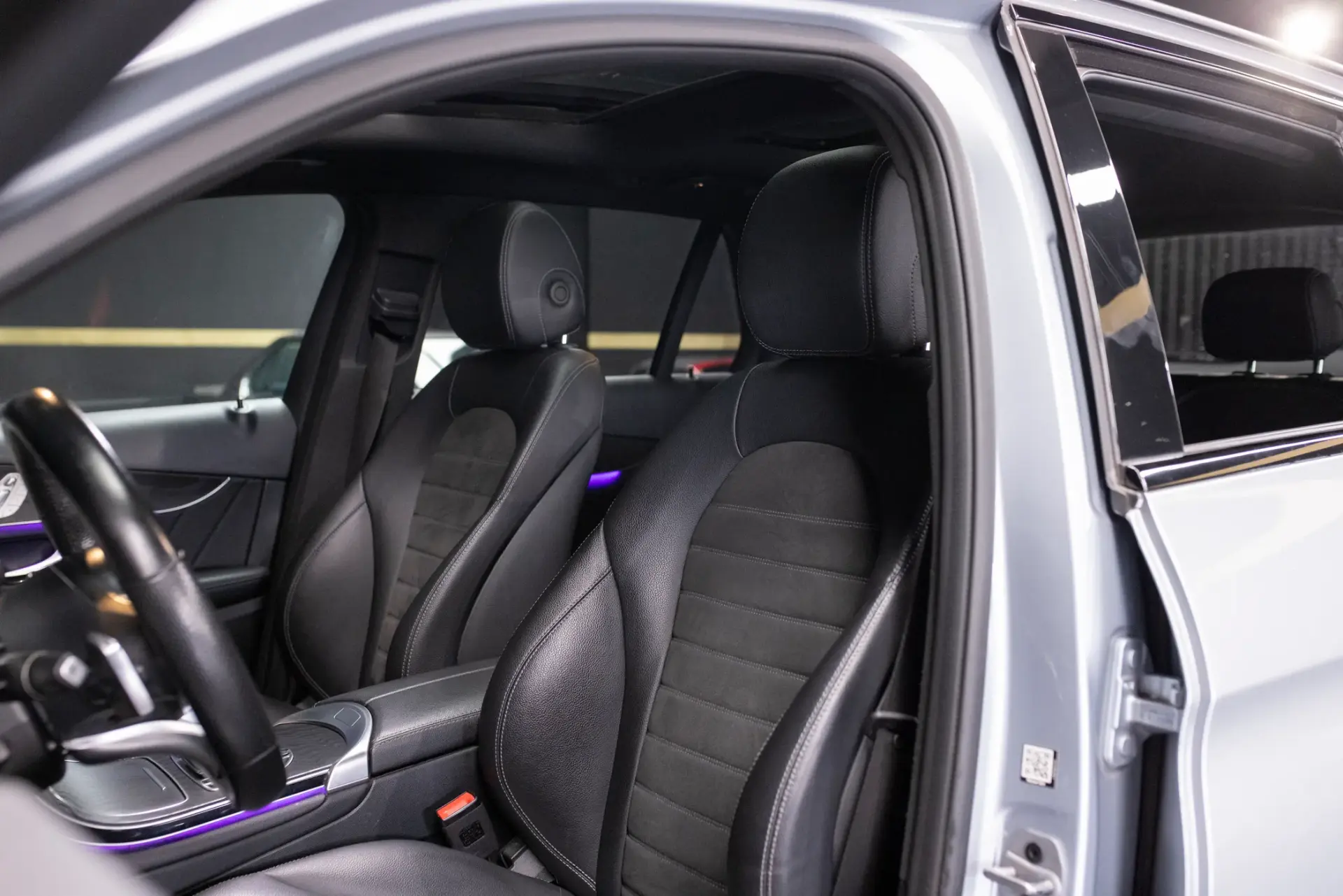 Mercedes-Benz GLC 300 e 4Matic 9G-TRONIC AMG Line 31