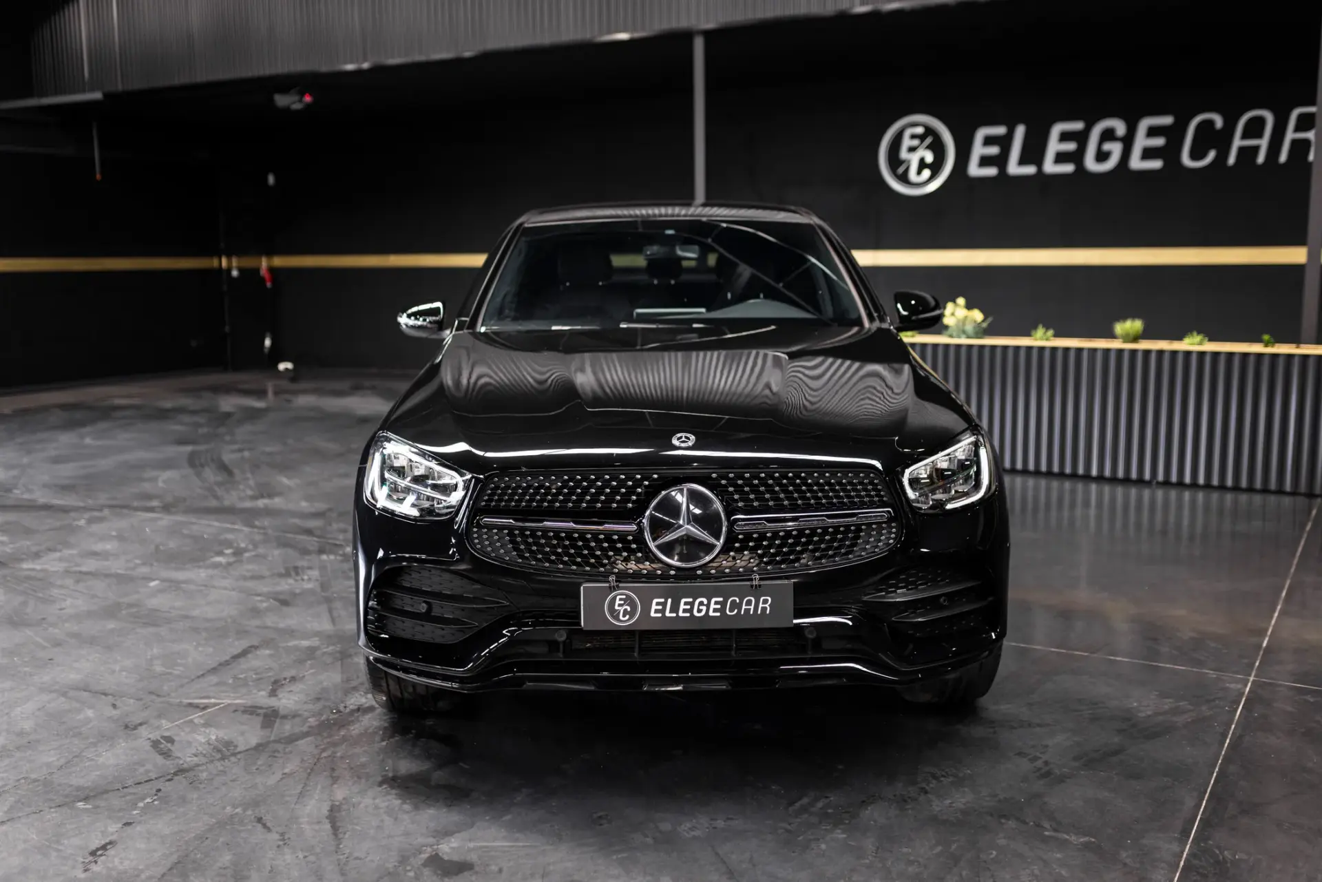 Mercedes-Benz GLC 300 e Coupe 4Matic 9G-TRONIC AMG Line 4