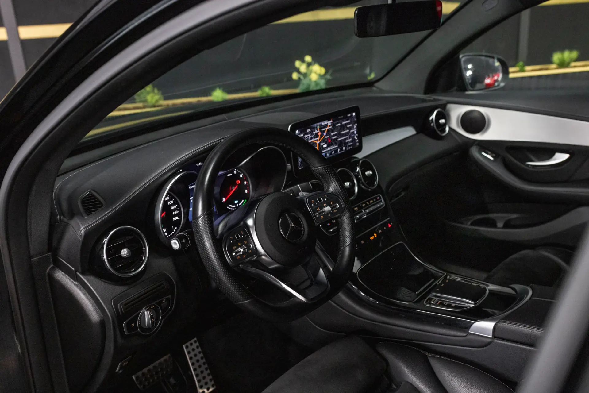 Mercedes-Benz GLC 300 e Coupe 4Matic 9G-TRONIC AMG Line 13