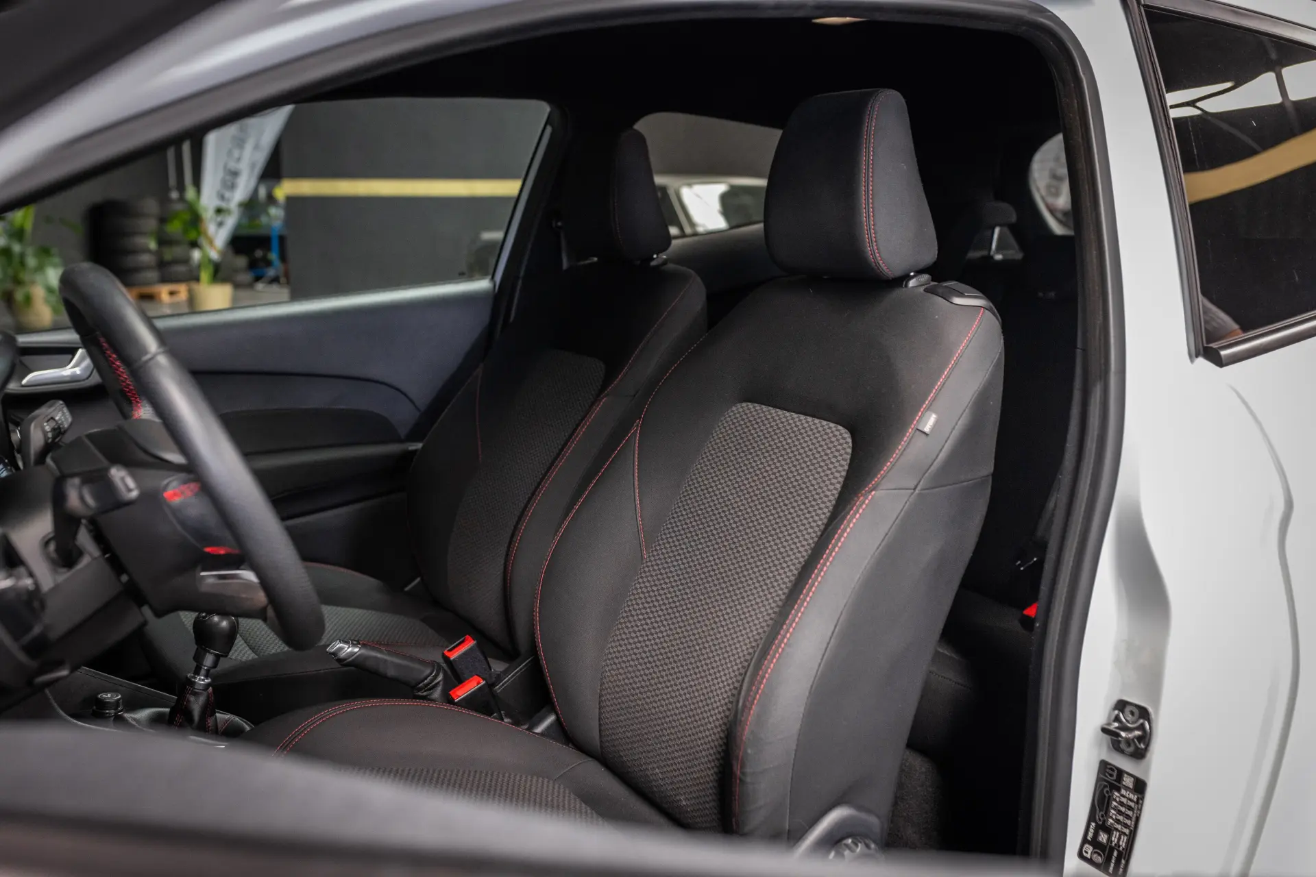 Ford Fiesta 1.0 EcoBoost ST-Line 28