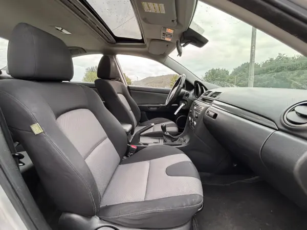 Mazda 3 4