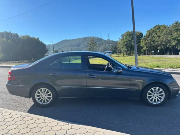 Mercedes-Benz E 220 CDi Classic BE Auto. 5
