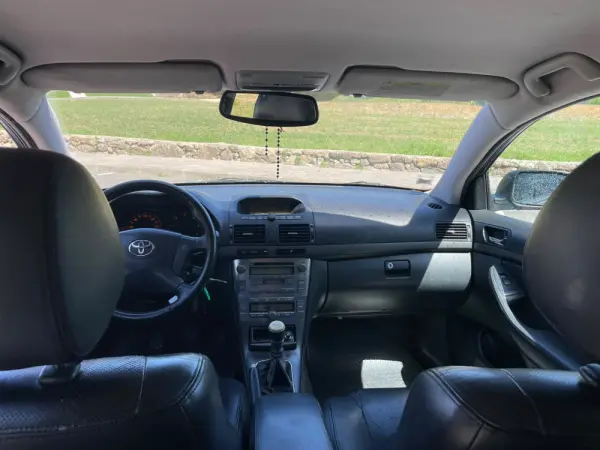 Toyota Avensis 2