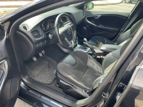 Volvo V40 1.6 D2 R-Design 18