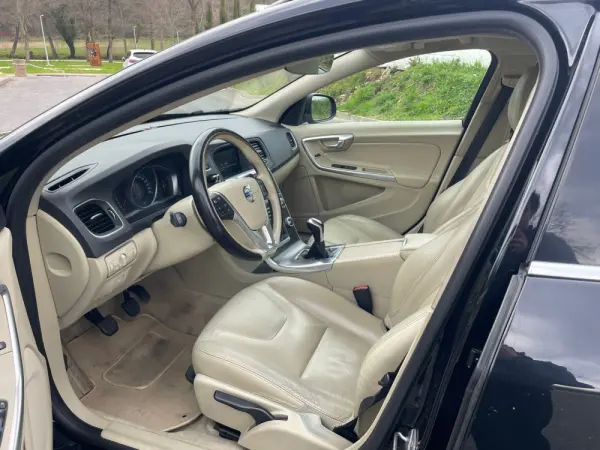 Volvo V60 4