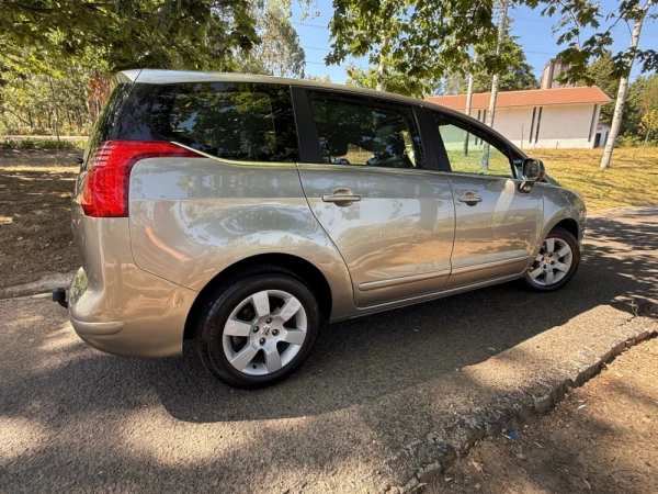 Peugeot 5008 3