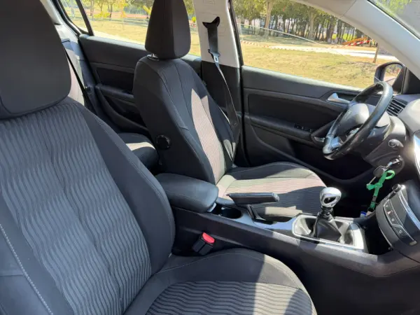 Peugeot 308 8