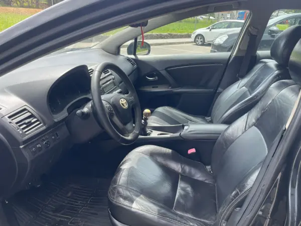 Toyota Avensis 8