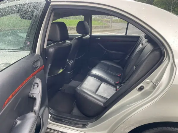 Toyota Avensis 18