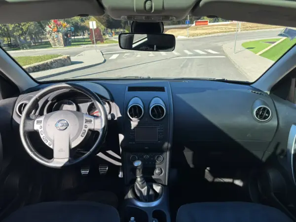 Nissan Qashqai +2 4