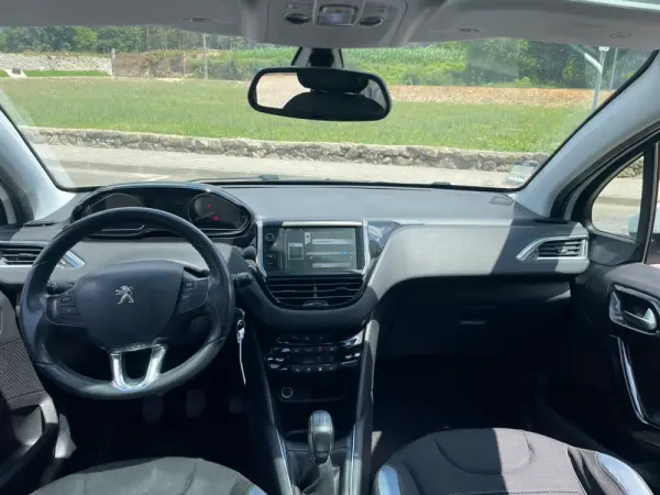 Peugeot 208 8