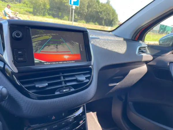 Peugeot 208 6