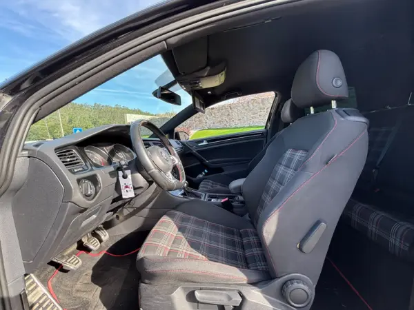 Volkswagen Golf GTI (BlueMotion ) 8