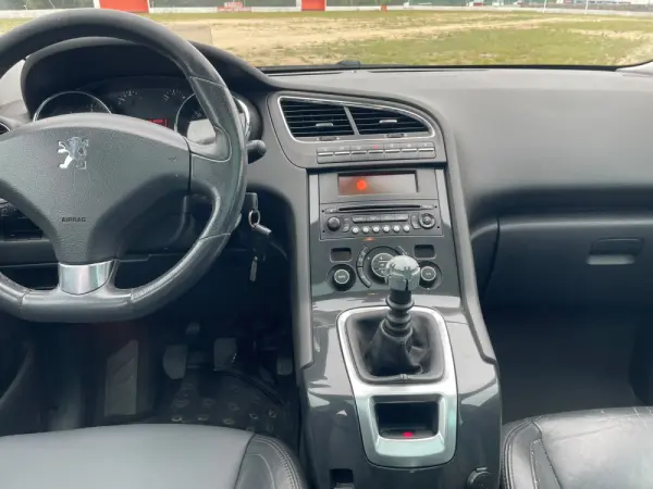 Peugeot 5008 11
