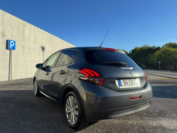 Peugeot 208 15