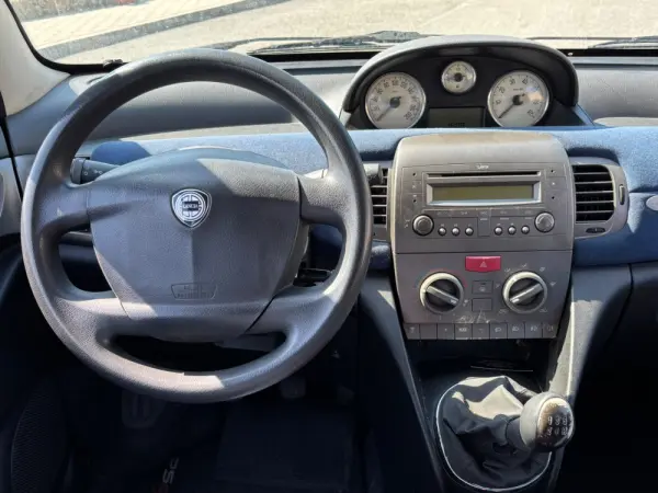 Lancia Ypsilon 10