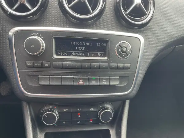 Mercedes-Benz A 180 d Urban 7