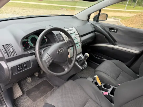 Toyota Corolla Verso 10