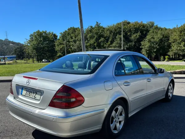 Mercedes-Benz E 220 CDi Avantgarde 12