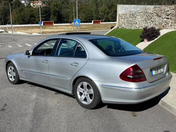 Mercedes-Benz E 220 CDi Avantgarde 7