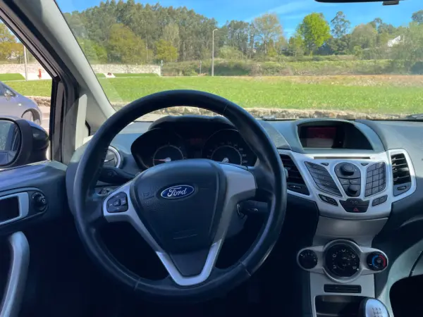 Ford Fiesta 16