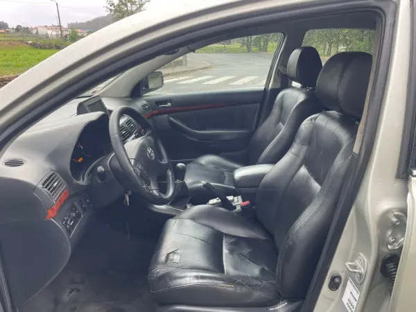 Toyota Avensis 16